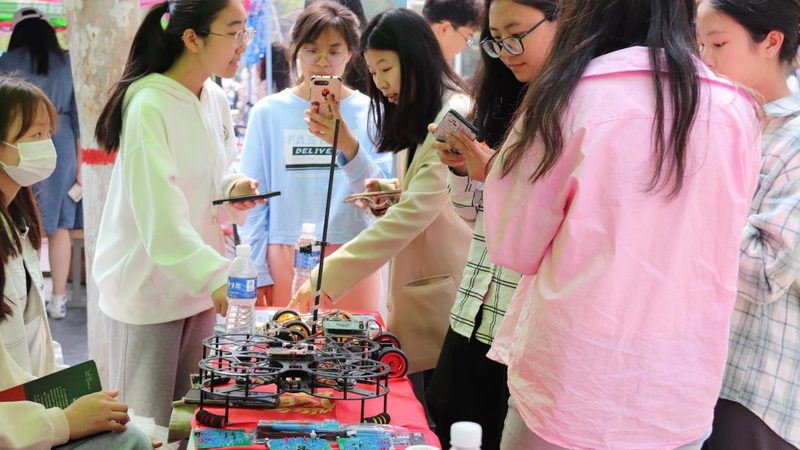 新能源行业数字孪生：构建虚拟镜像，助力智慧运维**